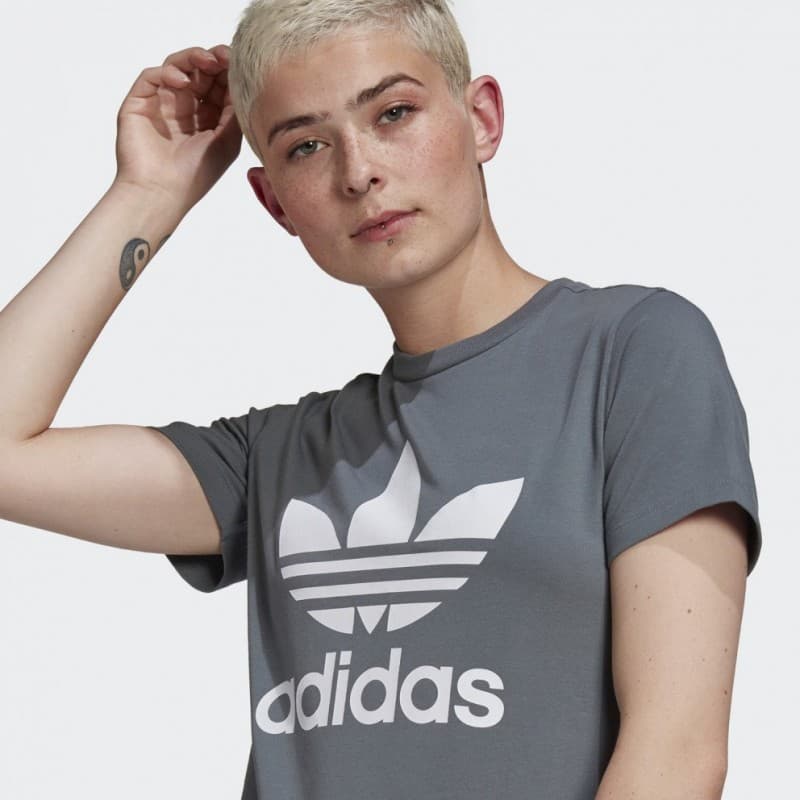 adidas Women's Classics Trefoil T-Shirt - تيشيرت اديداس كلاسيك تريفول للنساء لون رمادي