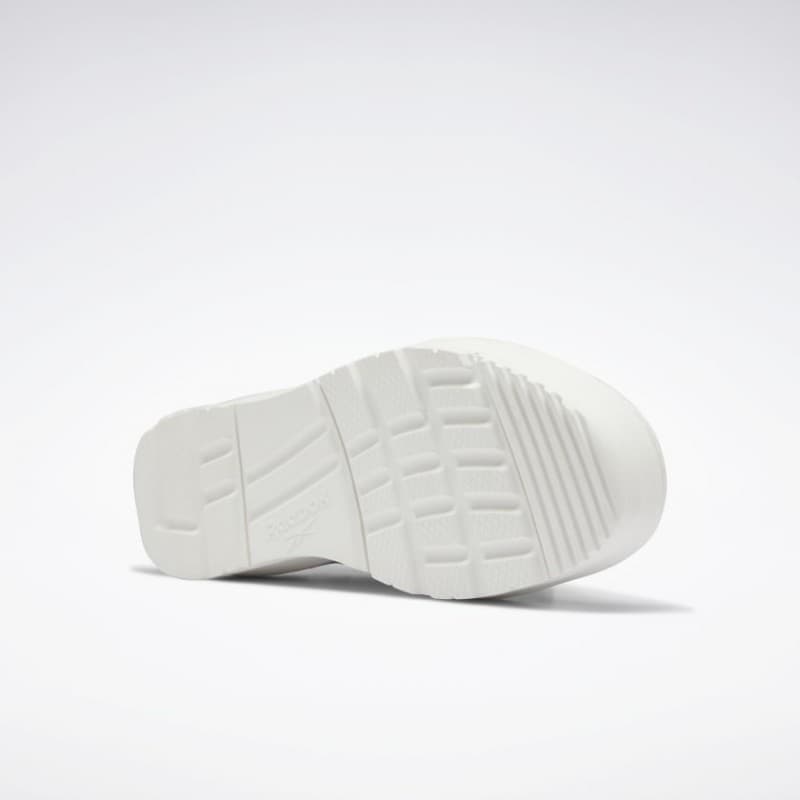 Reebok Women's Club C Double Geo Shoes- حذاء ريبوك كلو سي دبل جيو للنساء لون أبيض