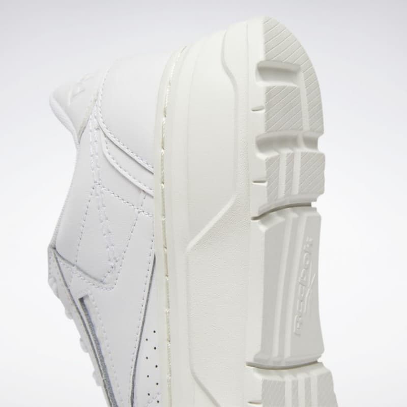 Reebok Women's Club C Double Geo Shoes- حذاء ريبوك كلو سي دبل جيو للنساء لون أبيض