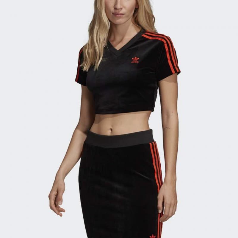 Adidas Womens' V-Day Cropped Tee- تيشيرت اديداس في ديه للنساء لون اسود