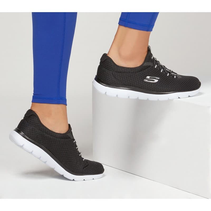 Skechers Women's Summits Shoes حذاء سكيتشرز سوميتس للنساء لون أسود ونعل أبيض