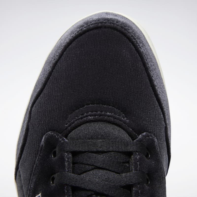 حذاء ريبوك رويال تيك للنساء لون أسود - Reebok Women's Royal Techque Shoes