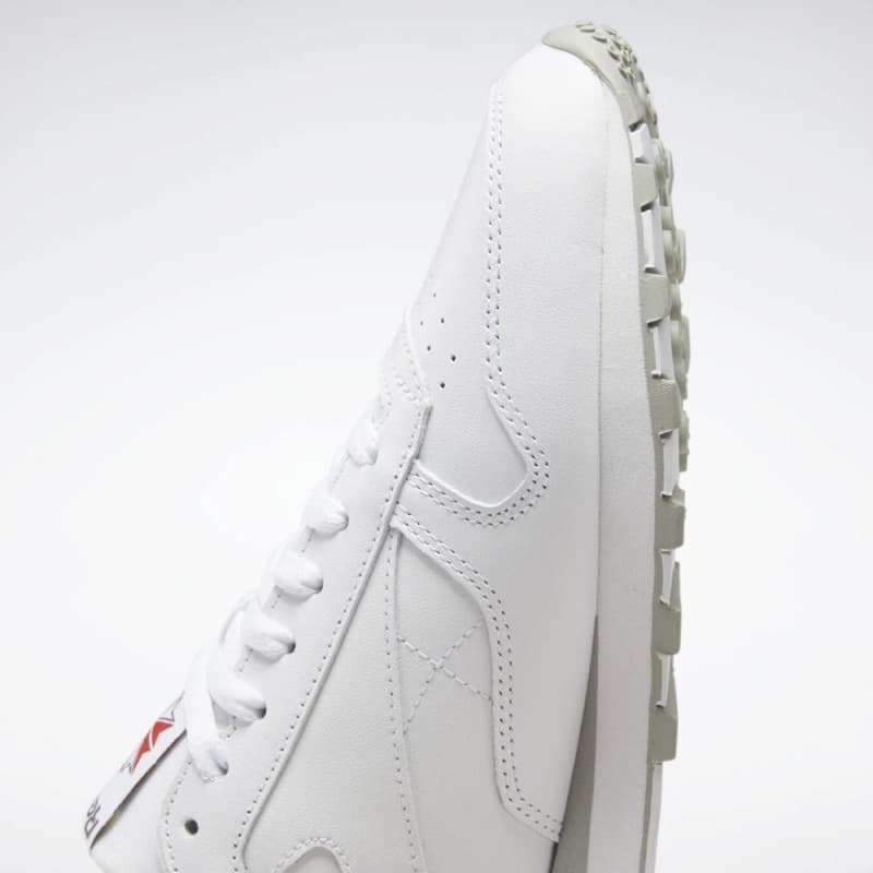 Reebok Unisex Classic Leather Shoes - حذاء ريبوك كلاسيك جلد للجنسين لون أبيض 