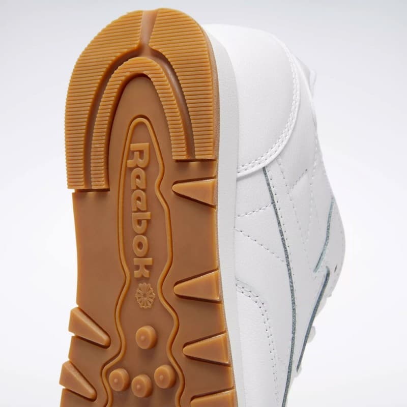 Reebok Classic Leather Shoes - Grade School- حذاء ريبوك كلاسيك ليذر لون ابيض