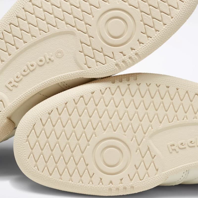 Reebok Unisex' Club C 85 Vintage Shoes - Chalk- حذاء ريبوك كلوب سي 85 فانتيج للجنسين لون أبيض طحيني