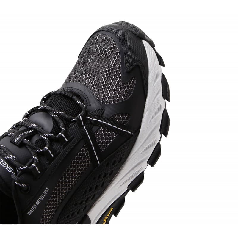 Skechers Men's Max Protect Shoes - حذاء سكيتشرز ماكس بروتيكت للرجال لون أسود وأبيض