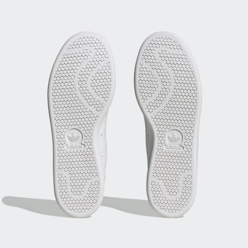 adidas Unisex Stan Smith Shoes - White- حذاء اديداس ستان سميث للجنسين لون أبيض 