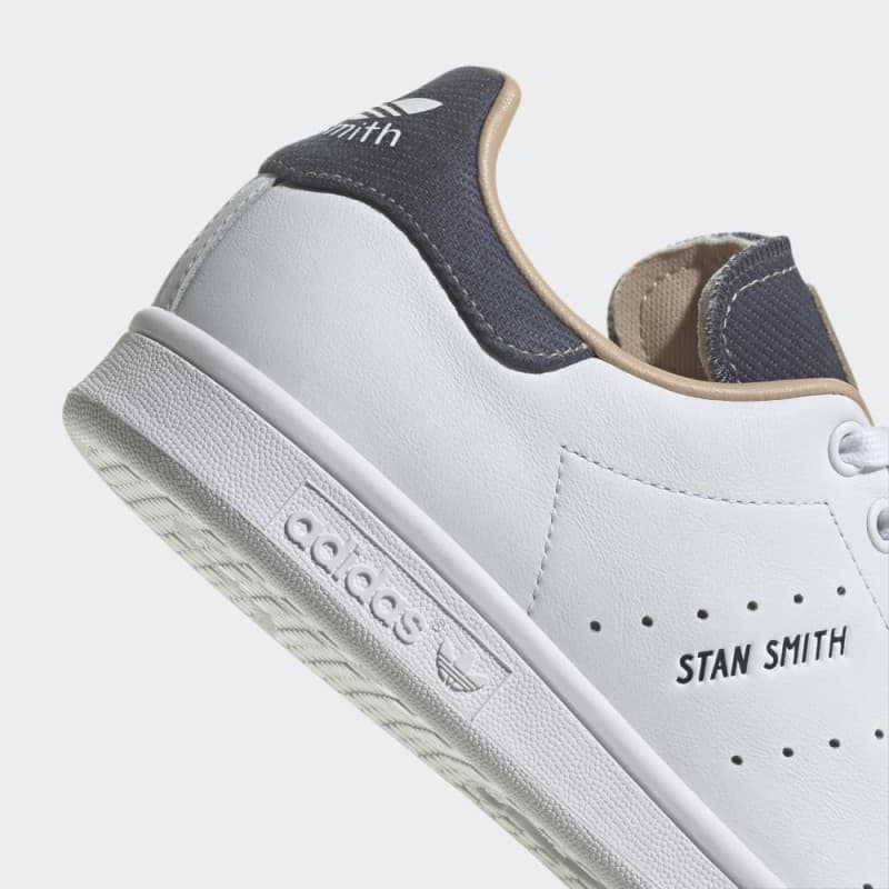 adidas Unisex Stan Smith Shoes - White- حذاء اديداس ستان سميث للجنسين لون أبيض 