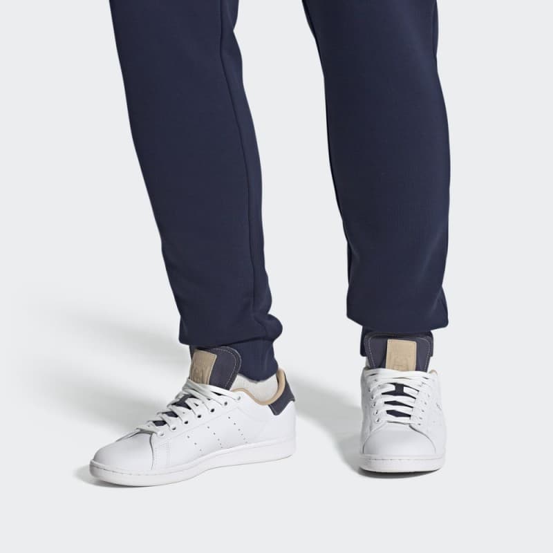 adidas Unisex Stan Smith Shoes - White- حذاء اديداس ستان سميث للجنسين لون أبيض 