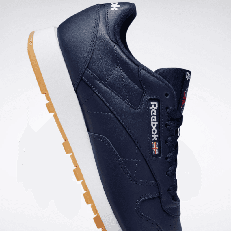 حذاء ريبوك كلاسيد ليذر للجنسين لون كحلي ونعل أبيض- Reebok Classic Leather Shoes