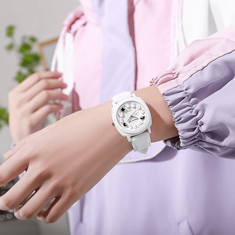ساعة يد ملونة بعلبة new fashion watch لون ابيض
