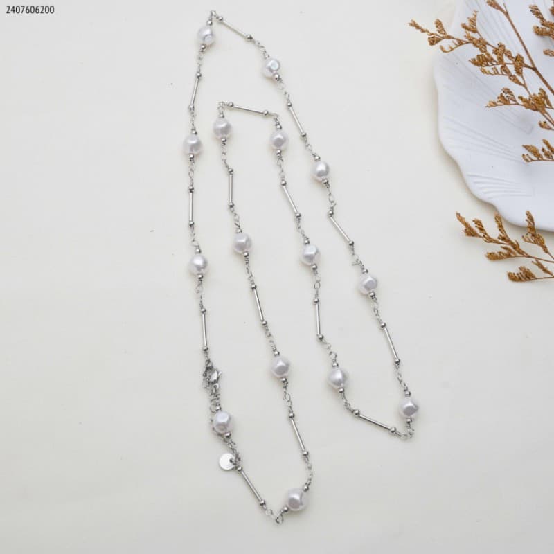سلسال حبات لولو مع طابات صغيرة لون فضي