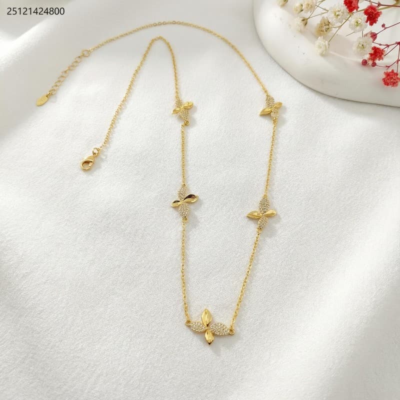 necklace لون ذهبي