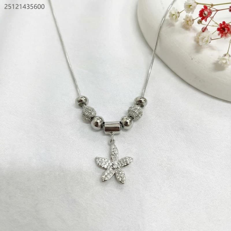 necklace لون فضي