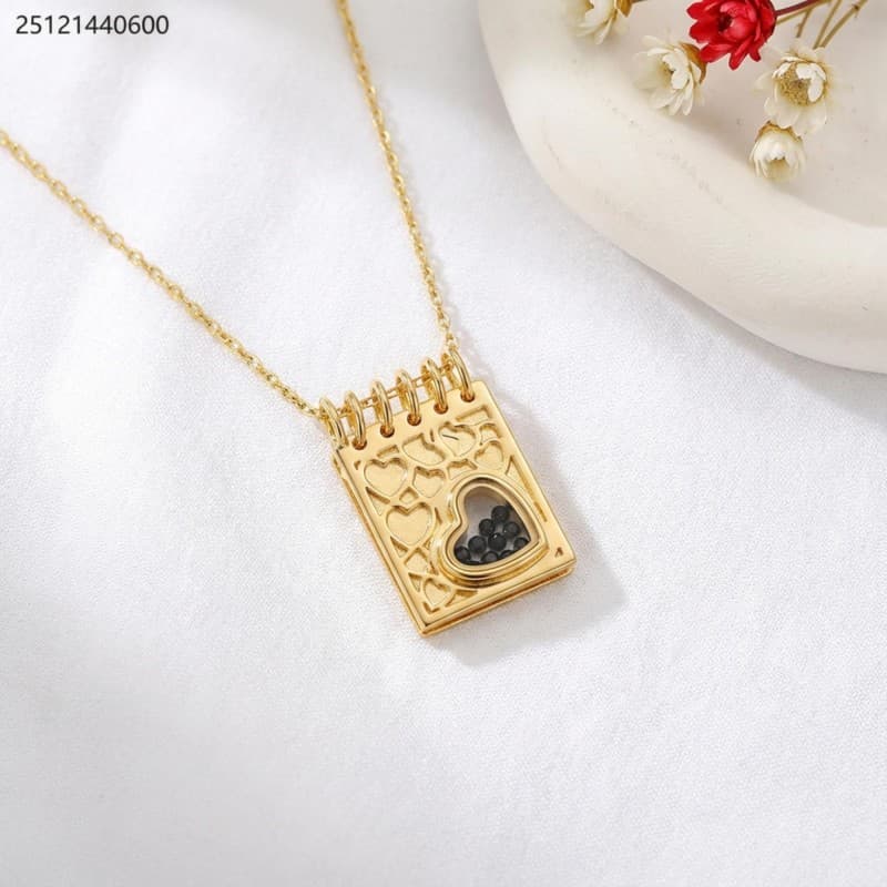 necklace لون ذهبي واحمر