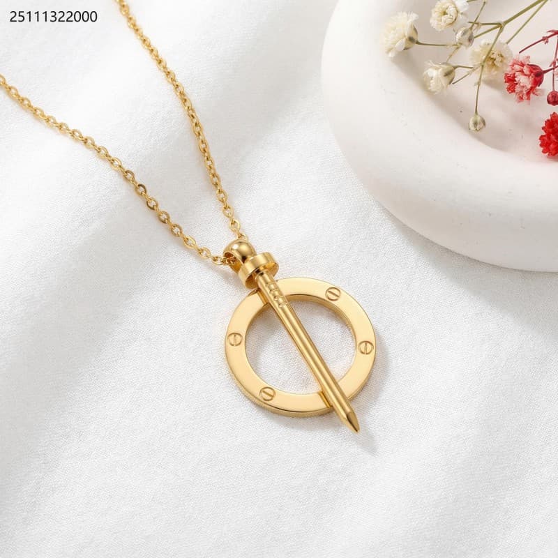 necklace لون ذهبي