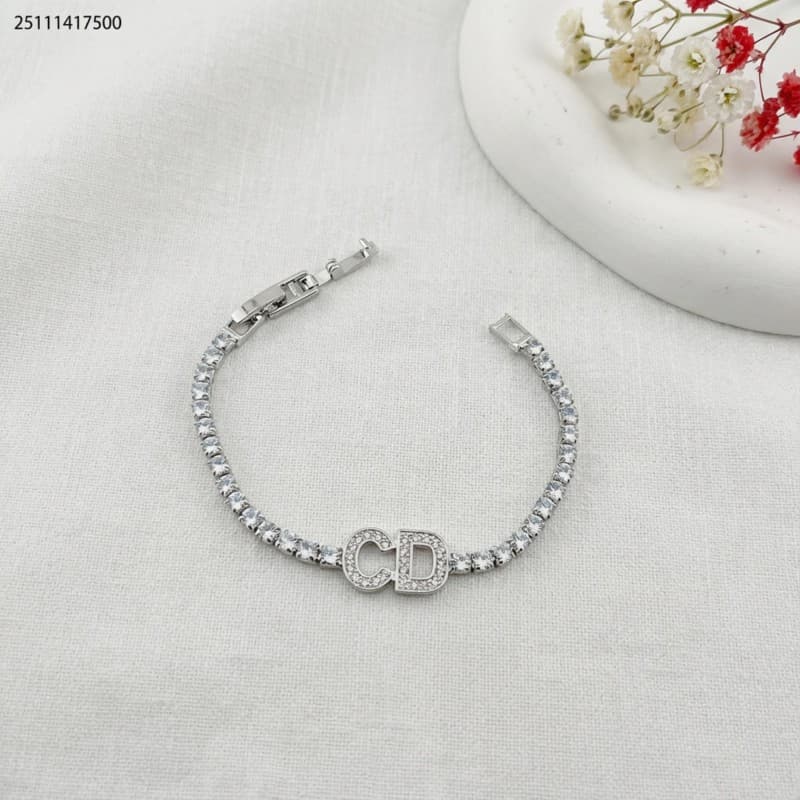 bracelet لون فضي