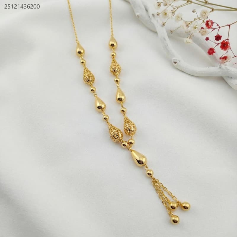 necklace لون ذهبي