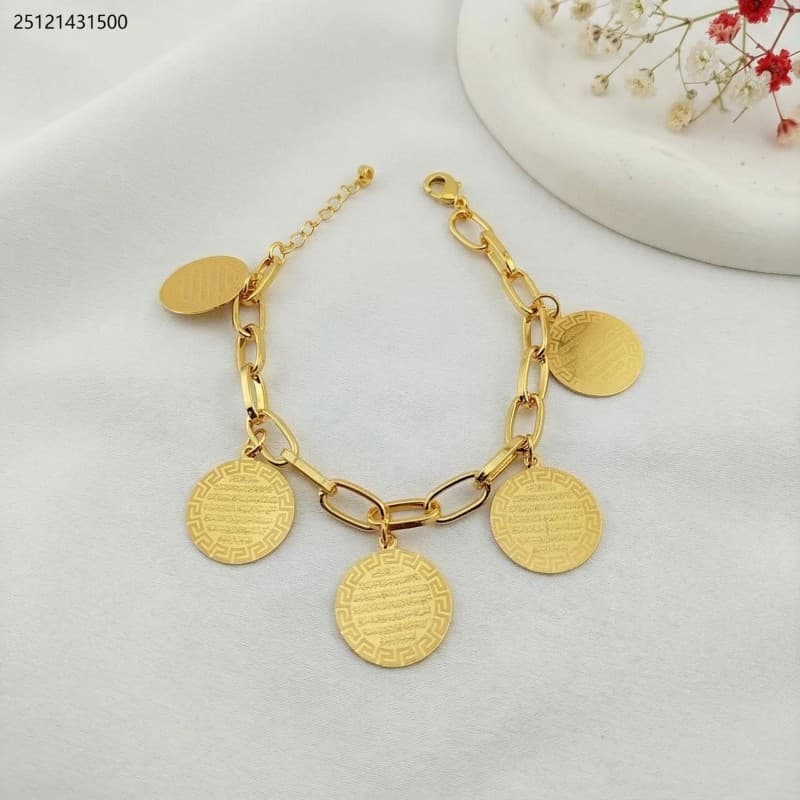 bracelet لون ذهبي