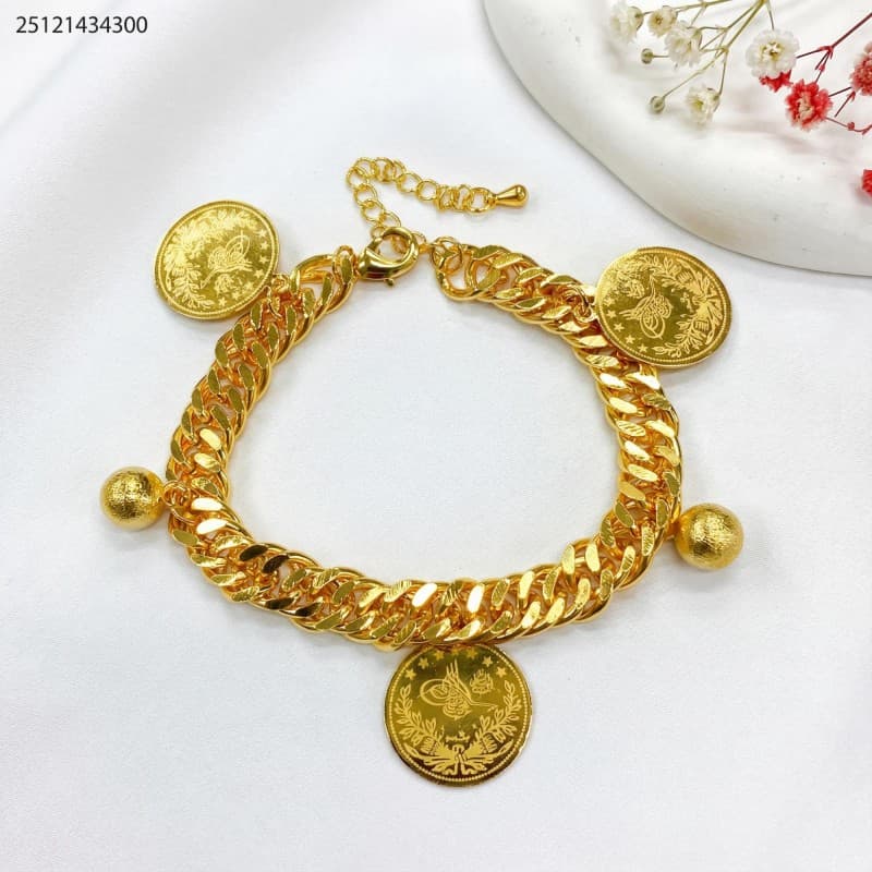 bracelet لون ذهبي
