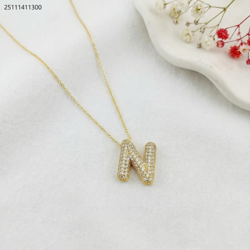necklace لون ذهبي