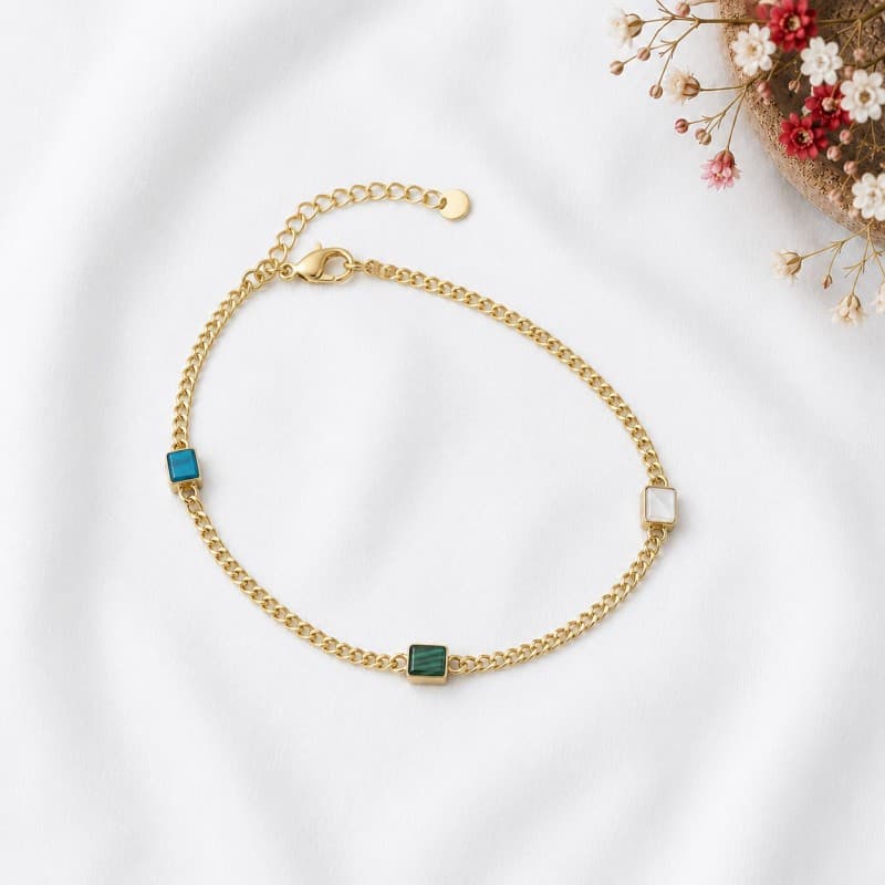 bracelet لون ذهبي