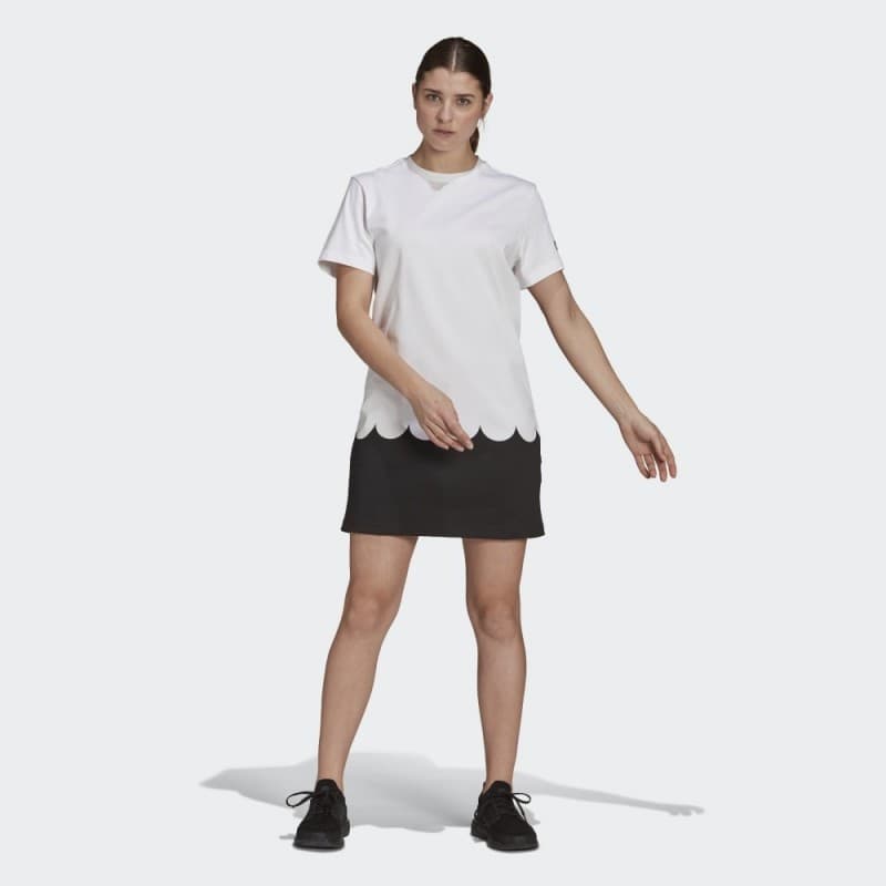 فستان نمط تيشيرت بشعار الماركة من اديداس للنساء لون أبيض وأسود Adidas Women's Sportswear Marimekko Dress