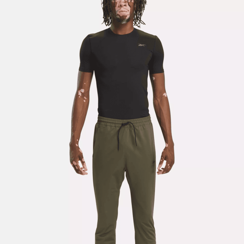 تيشيرت ريبوك لوجو ديتيل للرجال لون أسود- Reebok Men' Logo-Detail Compression T-Shirt