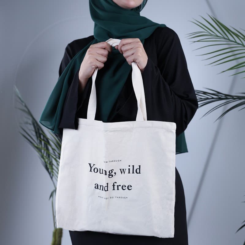 شنطة كتف لون بيج تصميم grow through young . Wild and free