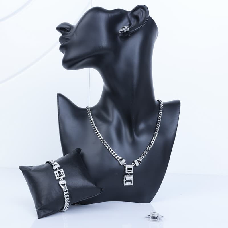 طقم اكسسوارات فضي 4 قطع بتصميم جنزير مع أحجار زركون حجم 7