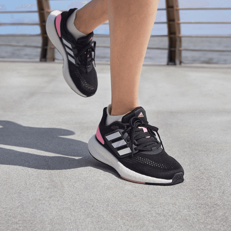 حذاء بيوربوست 22 من اديداس للنساء لون أسود adidas Women's PUREBOOST 22 Shoes